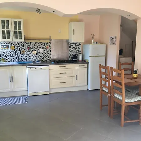 Climatise 1 A 4 Personnes Avec Belle Terrasse Apartment